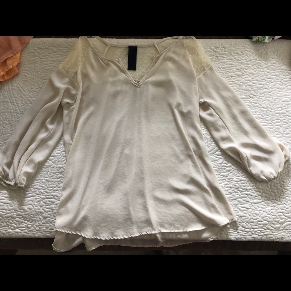 Beautiful cream/white float shirt